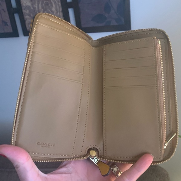 Authentic COACH 1941 Polished pebble leather & smooth leather zip around wallet - Picture 7 of 13